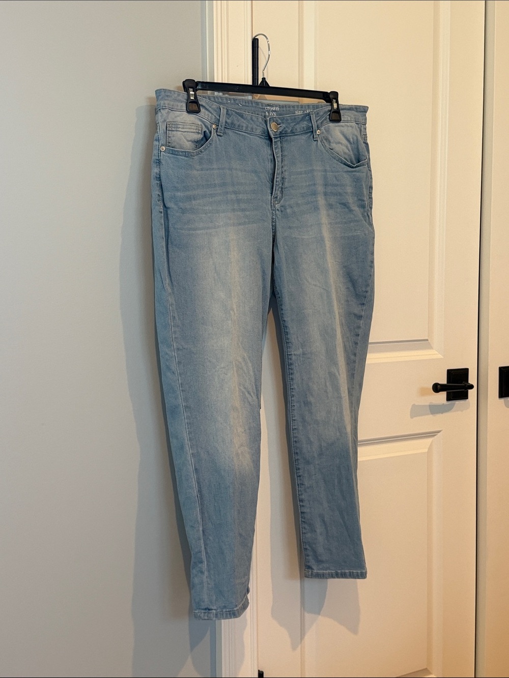 crown & ivy Light Blue Cropped Jeans